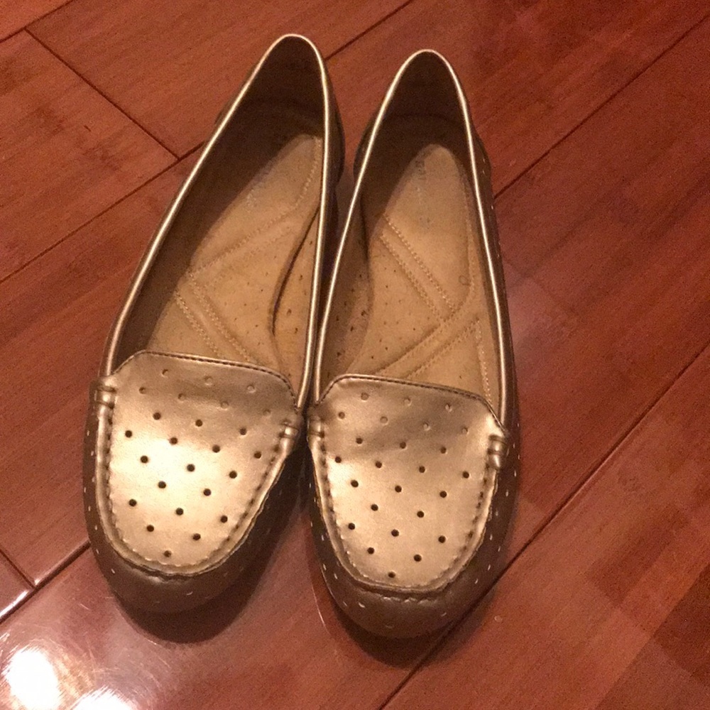 Perforated Gold Naturalizer Loafers